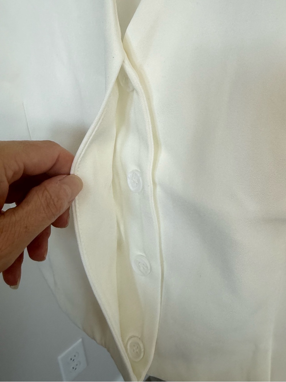 Anthropologie Flat White Sleeveless Tailored Vest Blouse Hidden Button Medium - Picture 3 of 9
